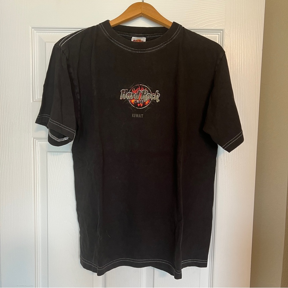 Vintage Hard Rock Cafe Kuwait T-Shirt Size Medium Y2K Guitar Logo D9